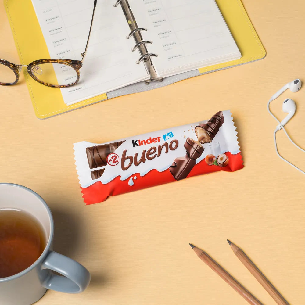 Barre chocolatée - Kinder Bueno - Fine Gaufrette Enrobée de Chocolat au Lait avec un Coeur Lait et Noisettes - Goûter Fondant et Croustillant